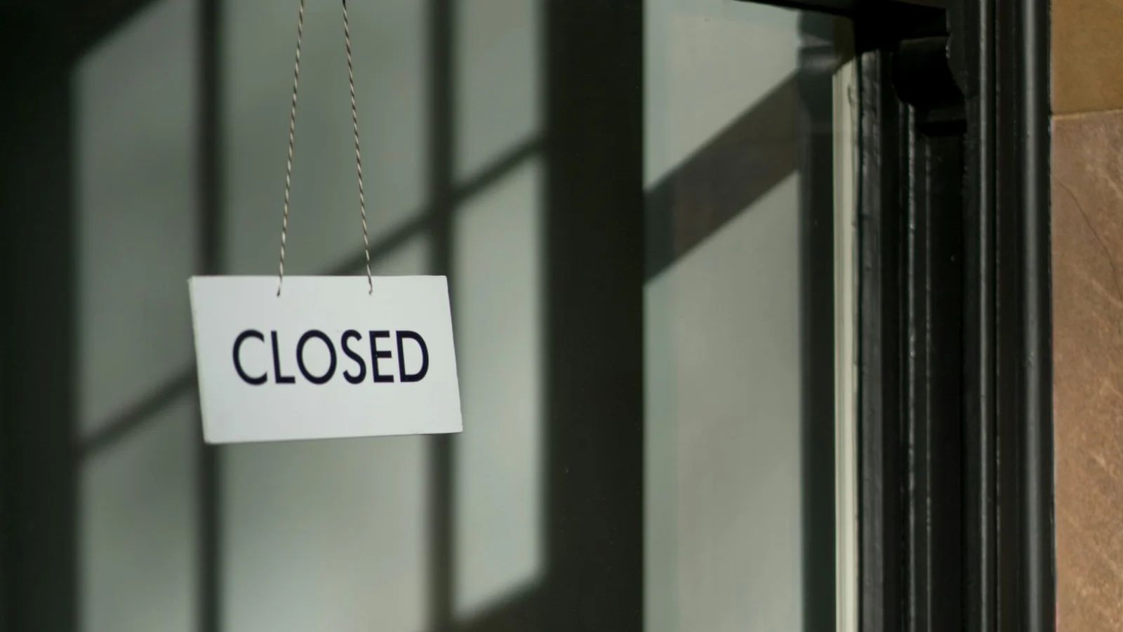 Article image for: Blast shuts down: withdraw by 26 October