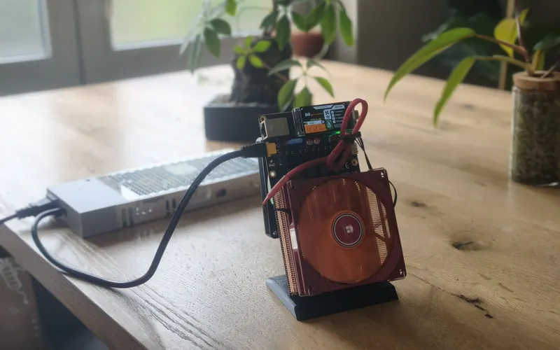 Artikelbild für: Bitcoin-Mining zu Hause 2026: Was ein 12-TH/s-Miner wirklich einbringt